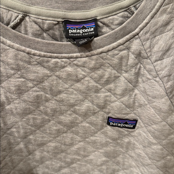 Patagonia Sweatshirt and bonus black baselayer - Picture 2 of 5